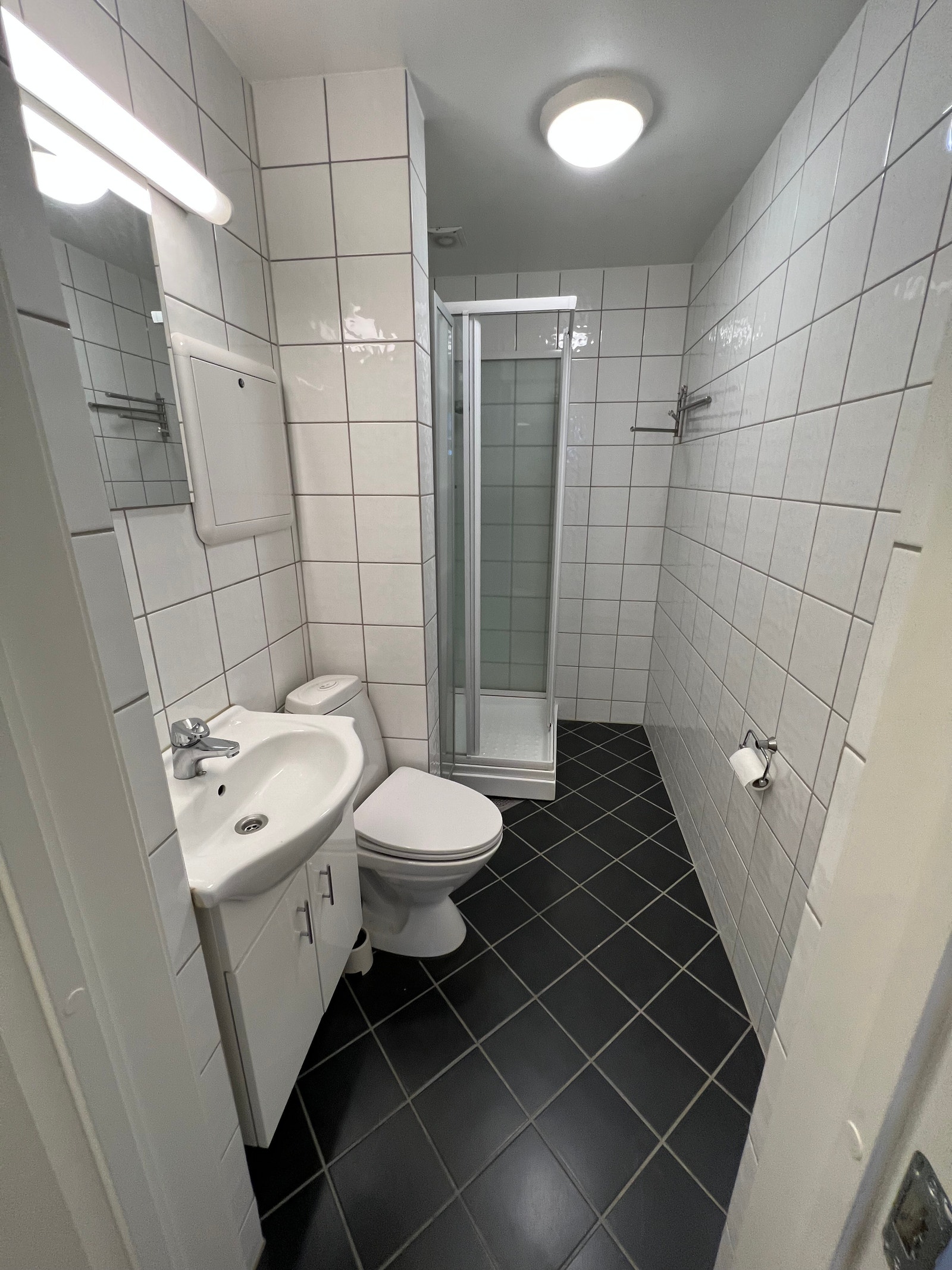 Flislagt bad med varmekabler Galleribilde