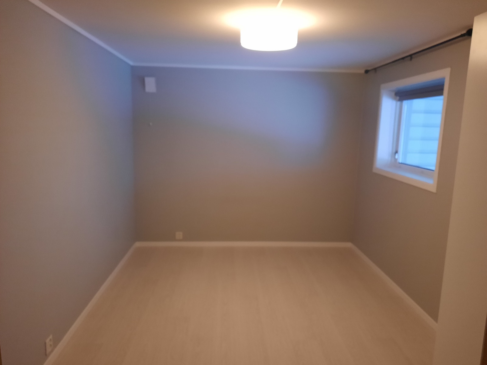 Soverom med plass til dobbelseng Galleribilde