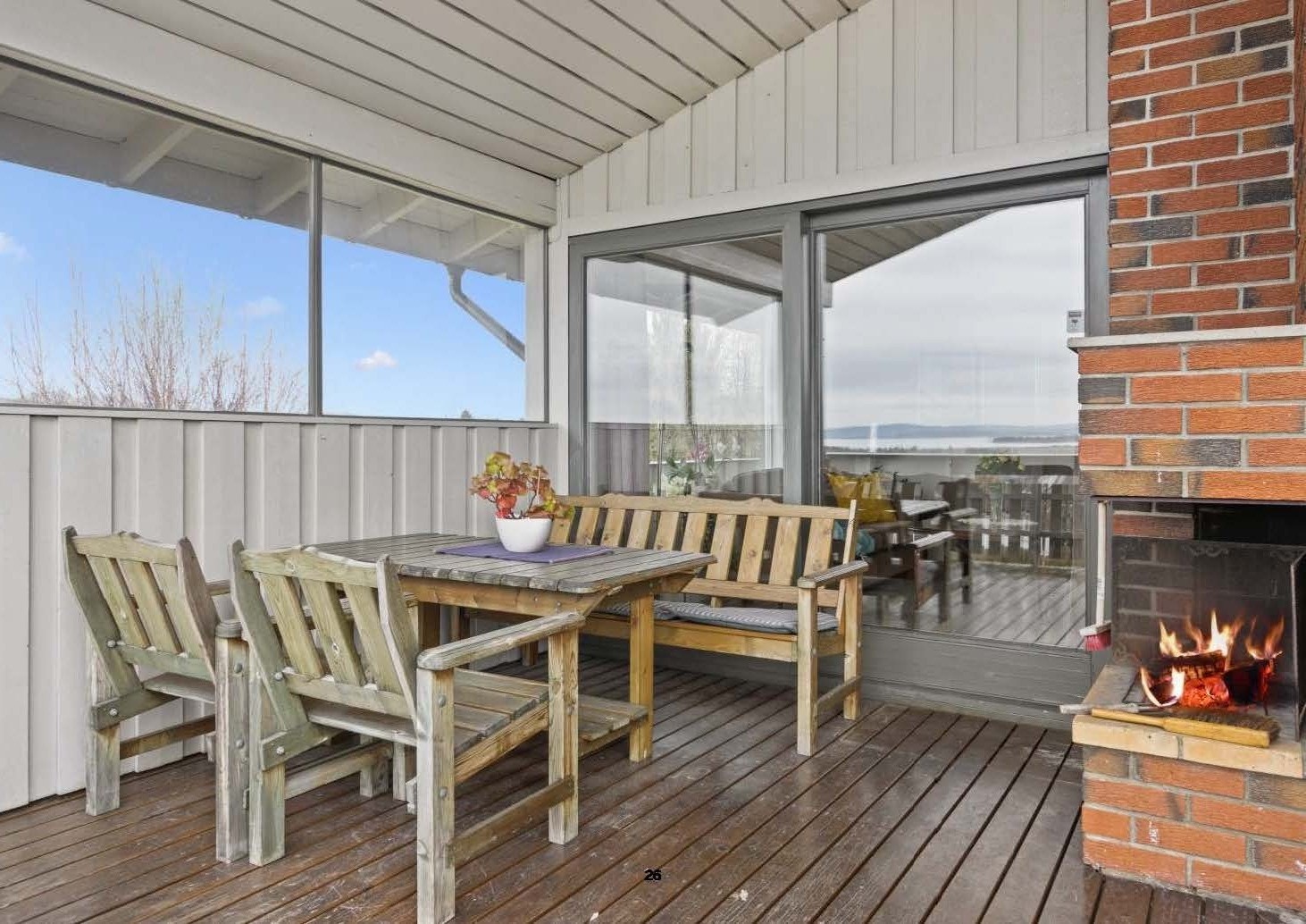 Uteplass. Galleribilde