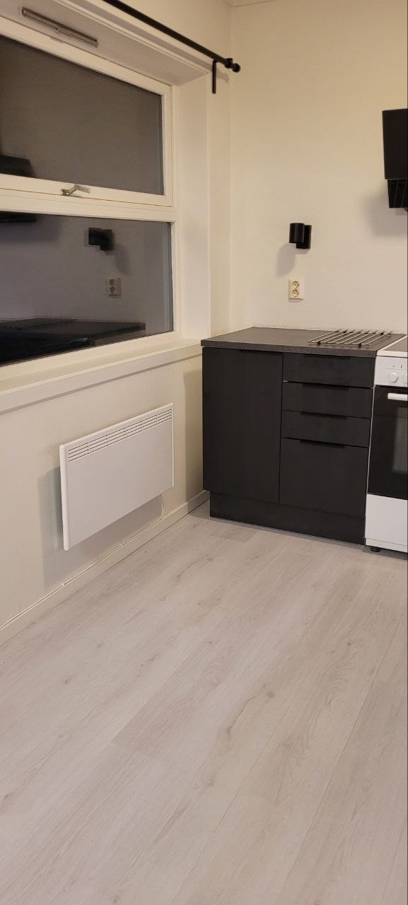 Nytt energisparende elektrisk smart panelovn med wifi tilkobling Galleribilde