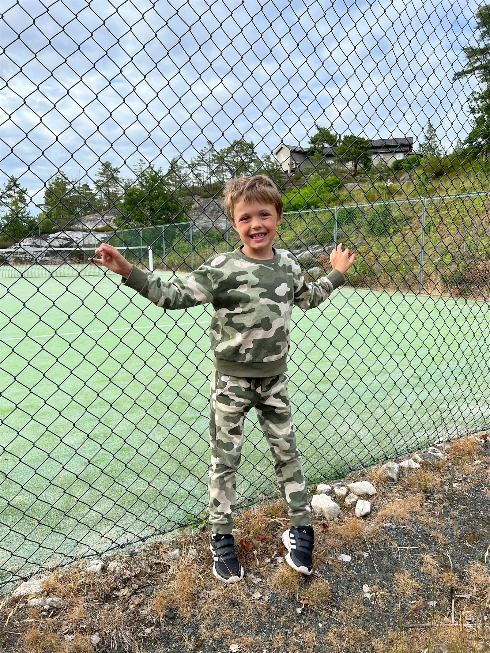 Tennisbane rett ved hytta Galleribilde