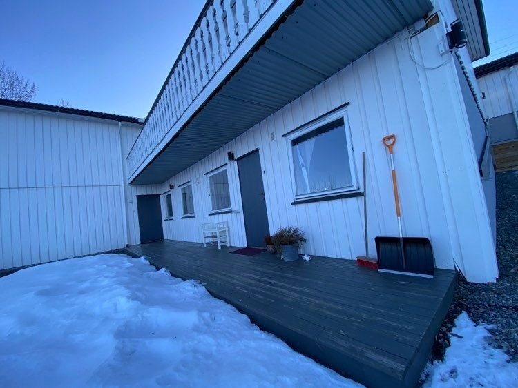 Disponibel uteplass (gressplen under snødekke) Galleribilde