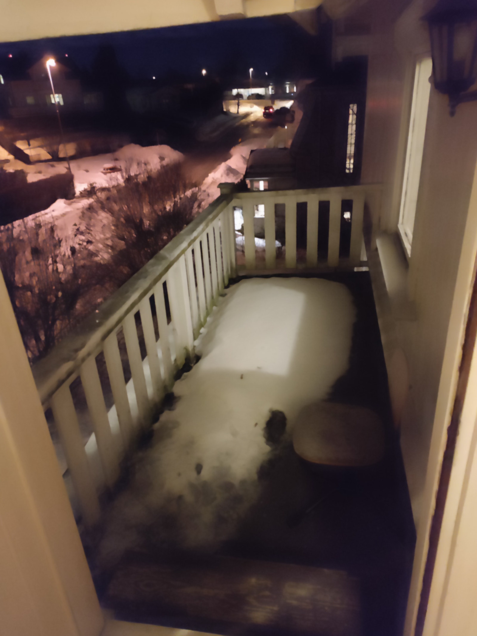 Veranda, nedsnødd og lite brukt, men kan være trivelig om man vil ta den i bruk Galleribilde