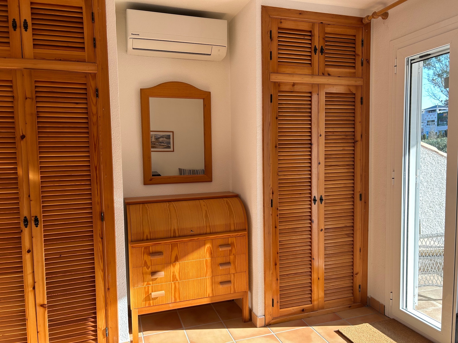 Garderobeskap soverom 2. etasje. Aircondition! Galleribilde