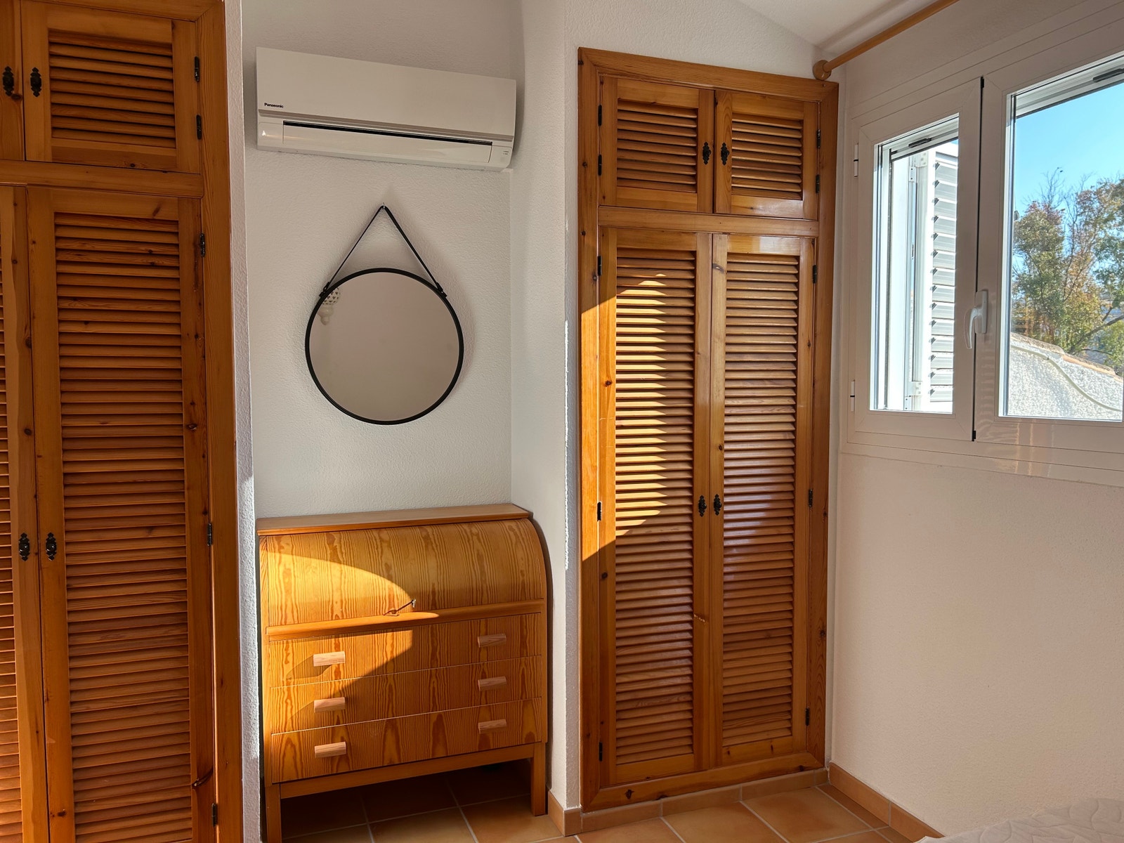 Garderobeskap soverom nr. to i 3. etasje. Aircondition! Galleribilde