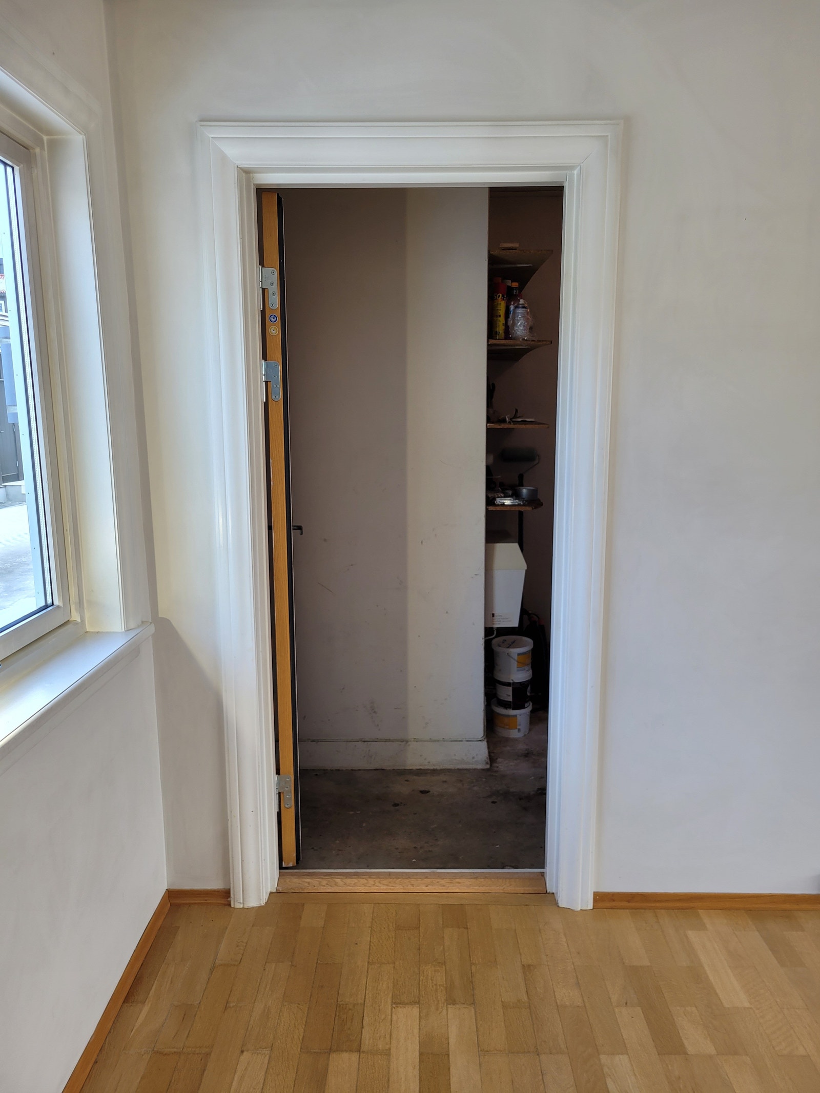 Dør til bod fra stuen. Galleribilde