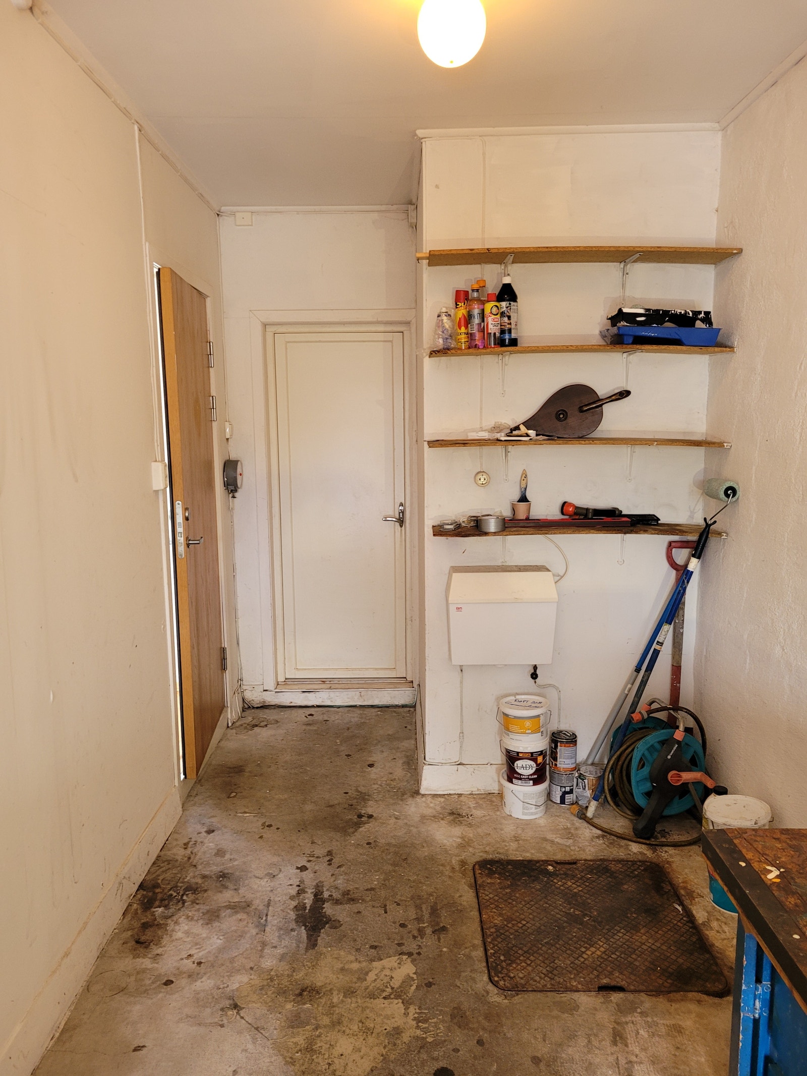 Gjennomgående bod, også dør fra stuen. Galleribilde