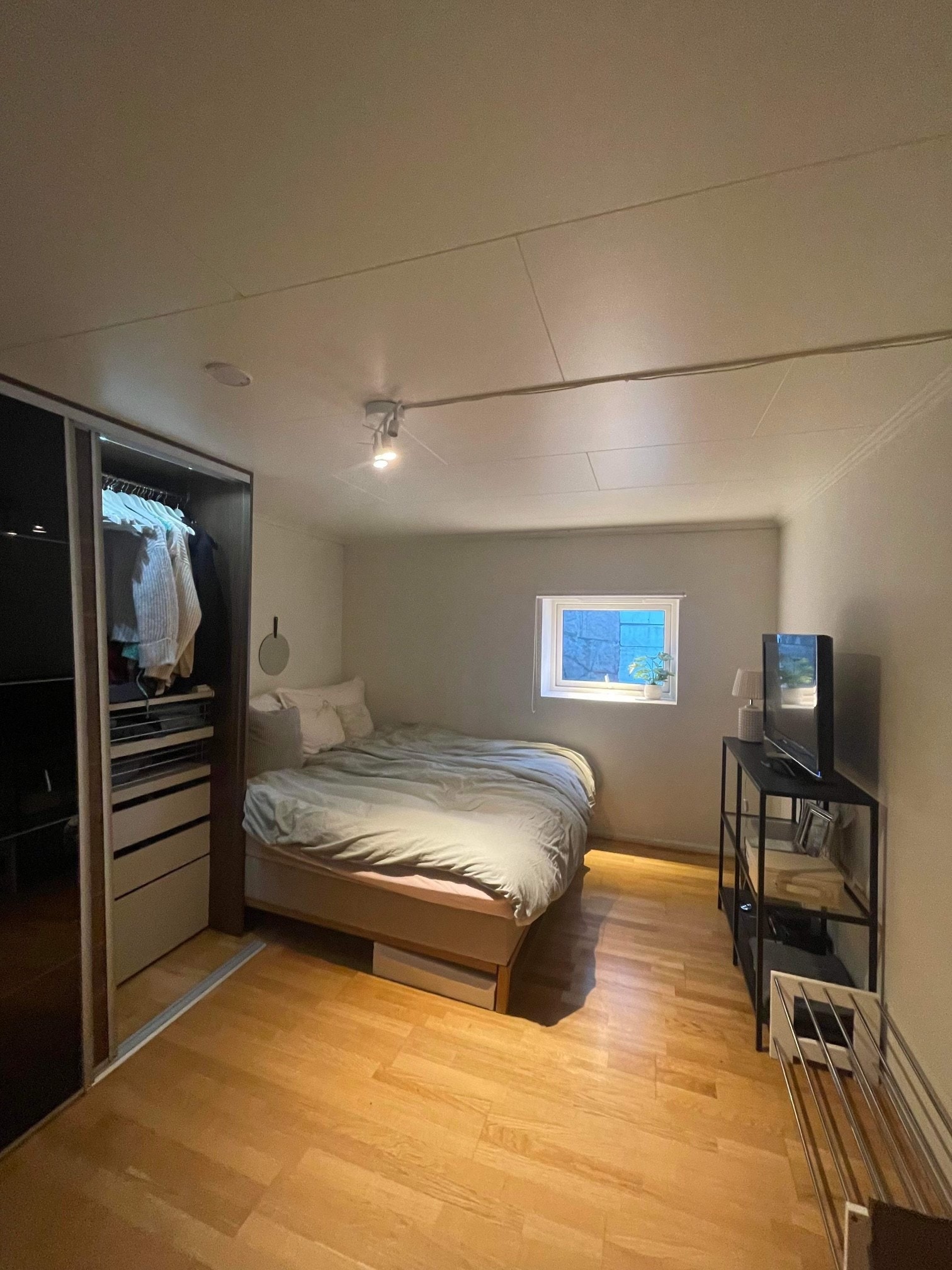 UTLEID. Rom 4 Galleribilde