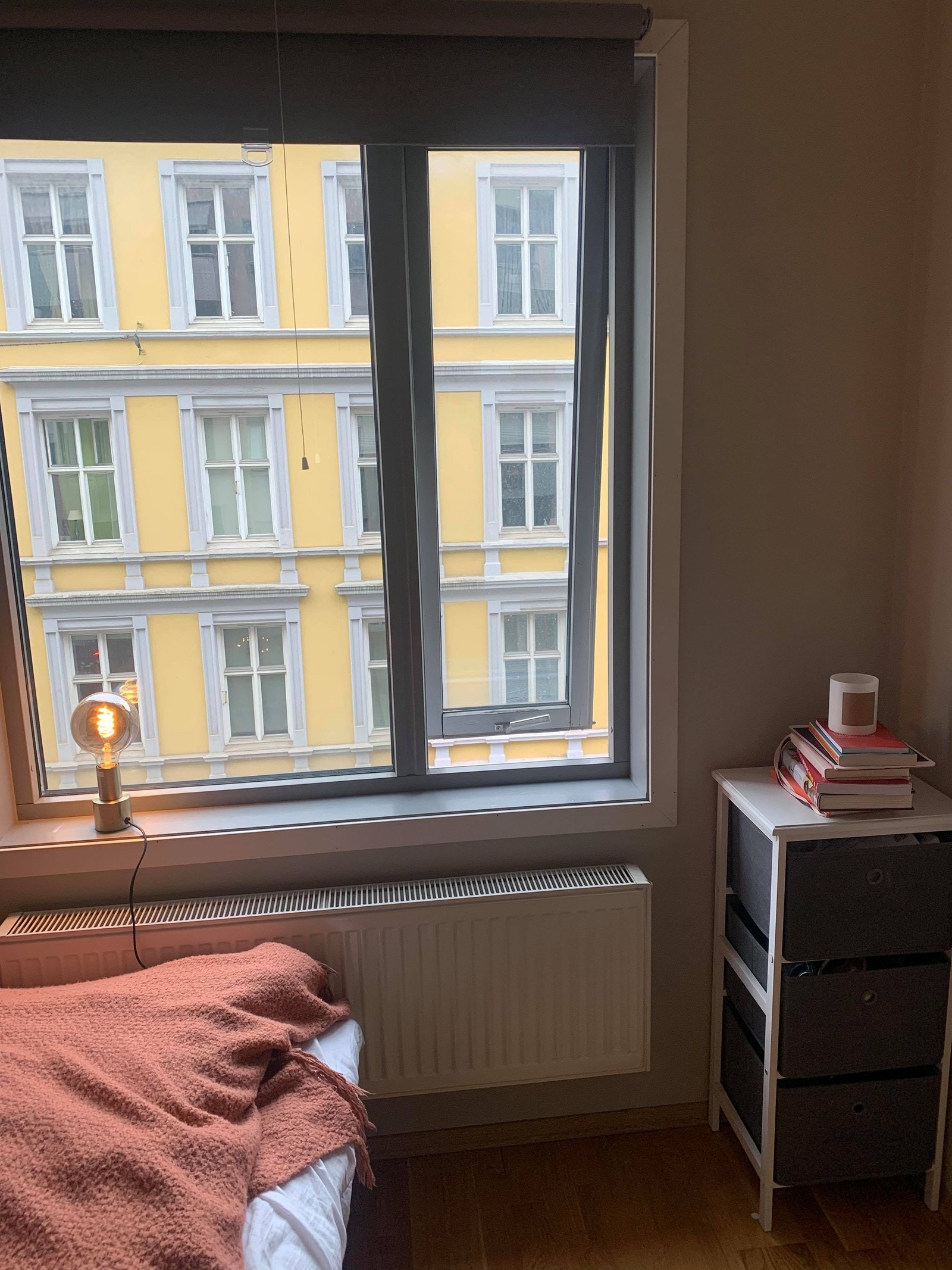 Leier av rommet kan benytte seg av dobbelt klesskap x2 i gangen for mer effektiv utnyttelse av areal Galleribilde