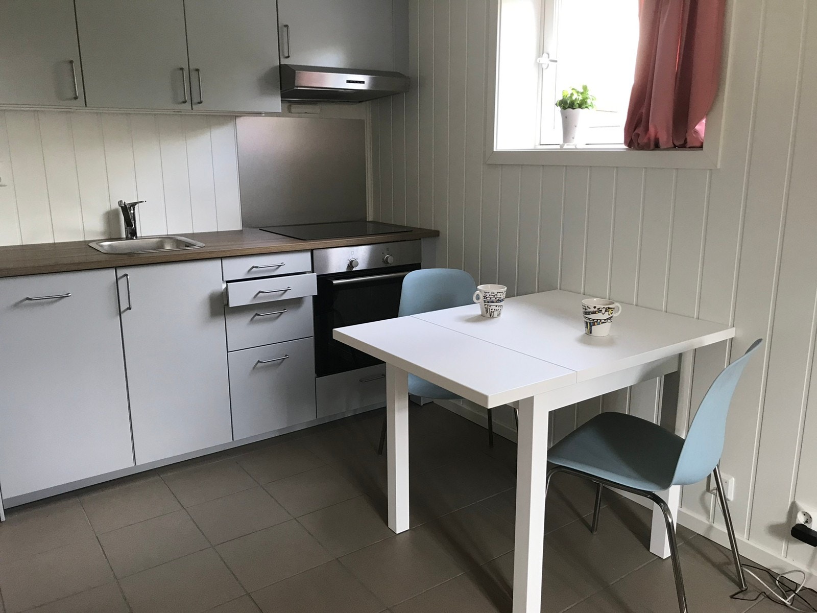 Koselig kjøkkendel/ arbeidsplass Galleribilde