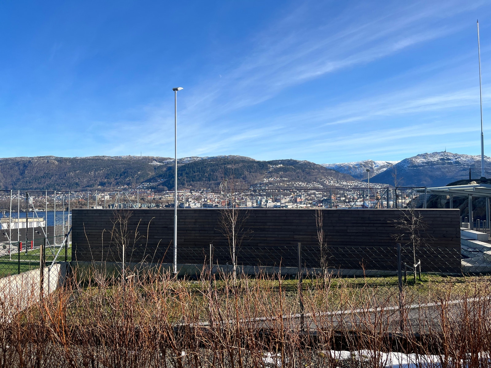 Lekeplass og Holen skole Galleribilde