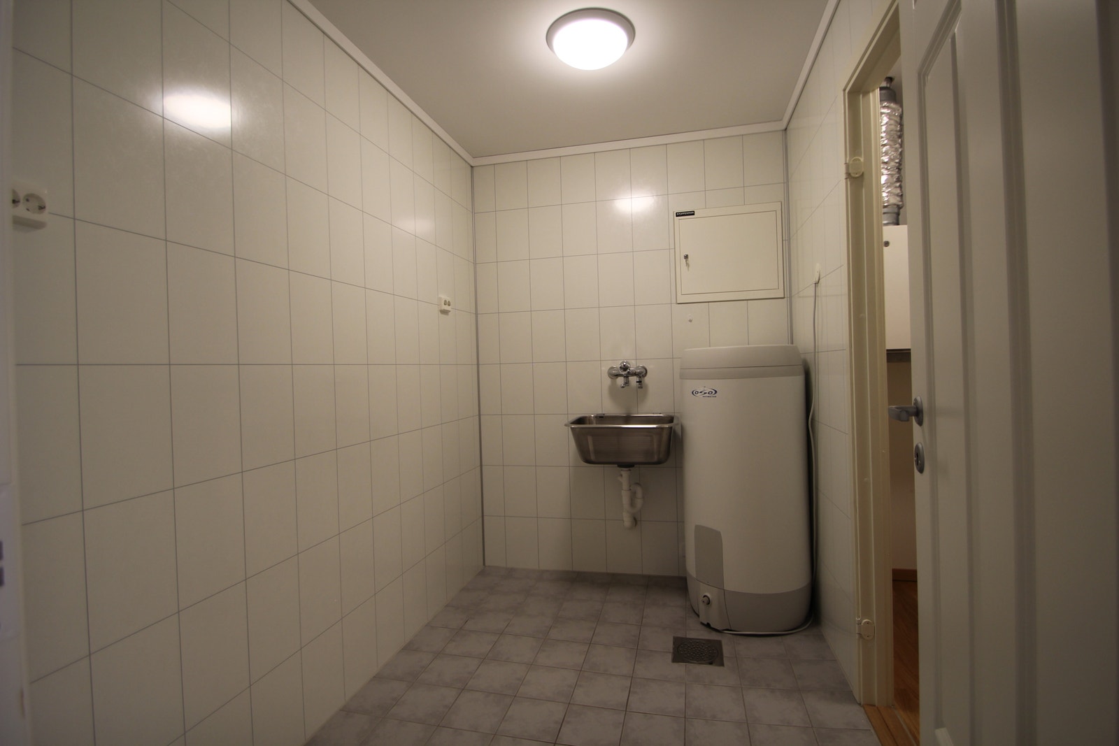 Vaskerom med tilgang til bod/teknisk rom Galleribilde