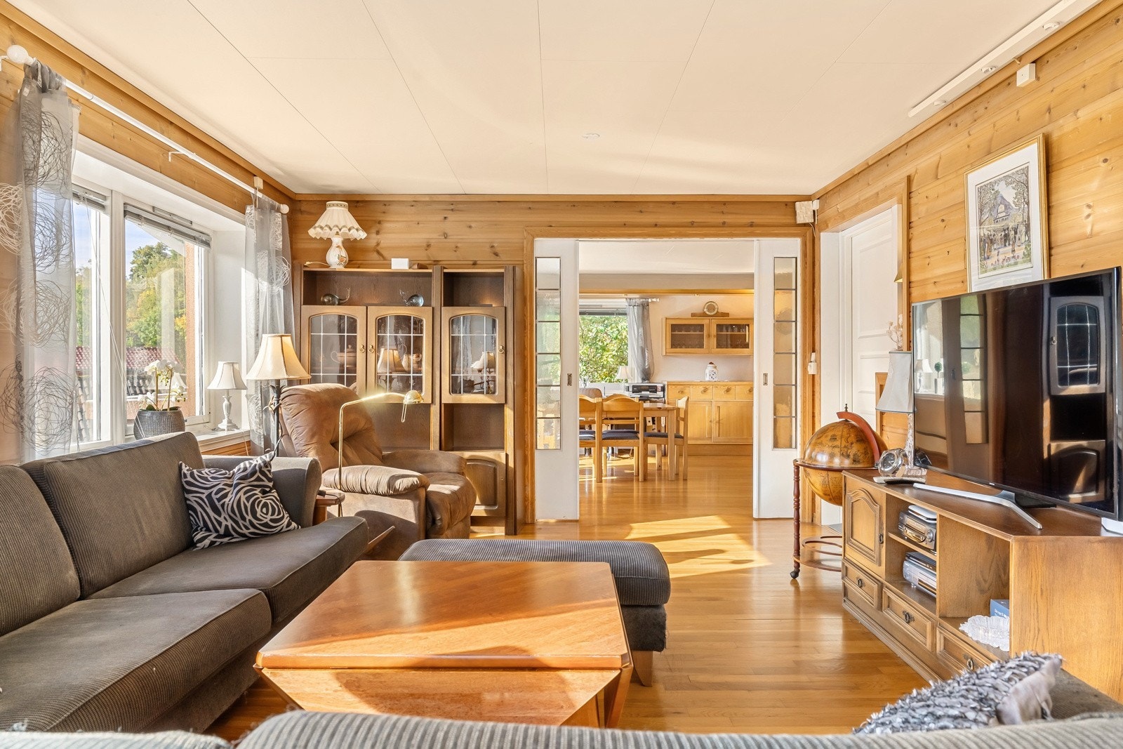 Stue (med peis og varmepumpe) Galleribilde