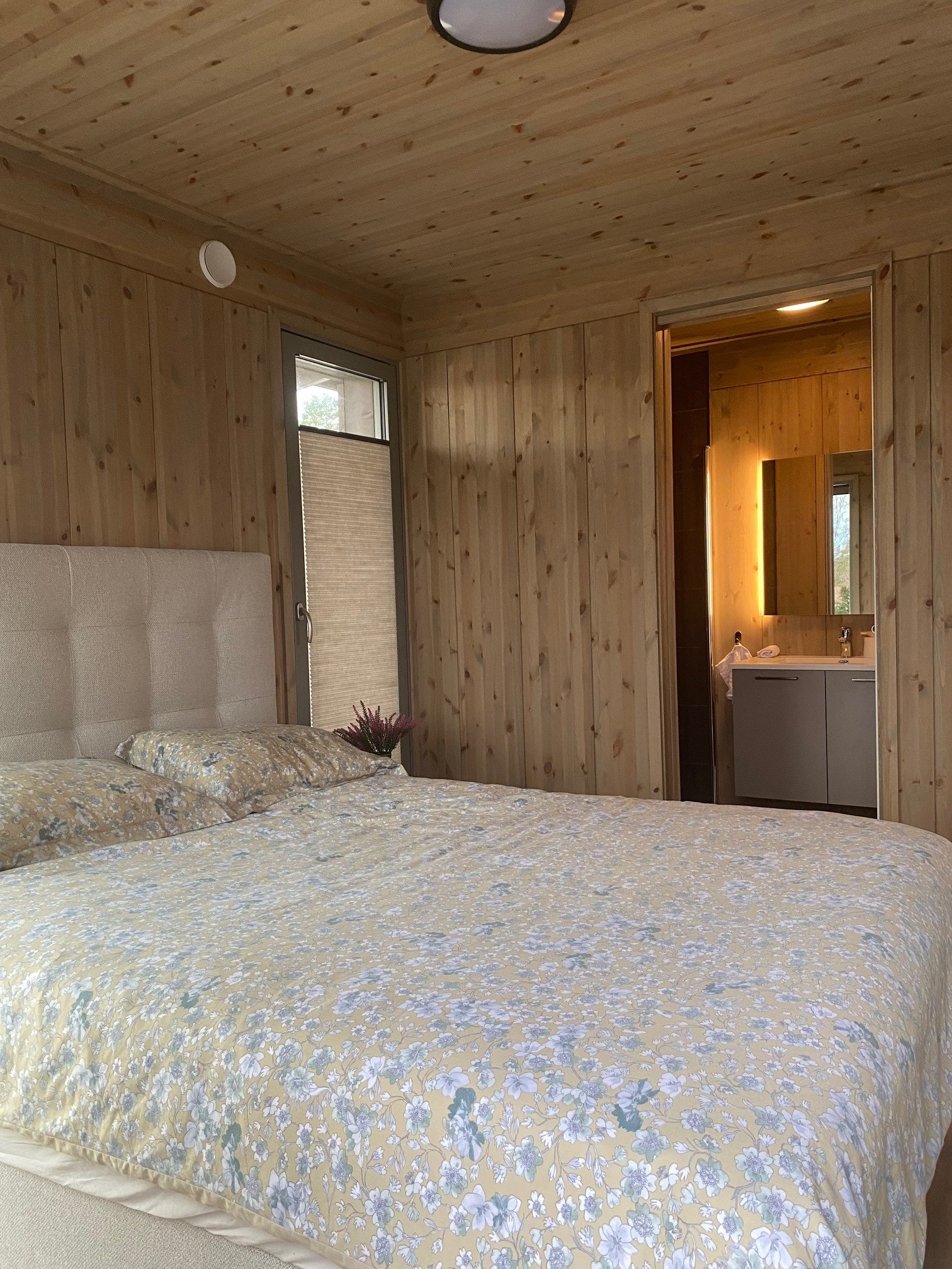 Soverom 1 m/inngang til bad Galleribilde