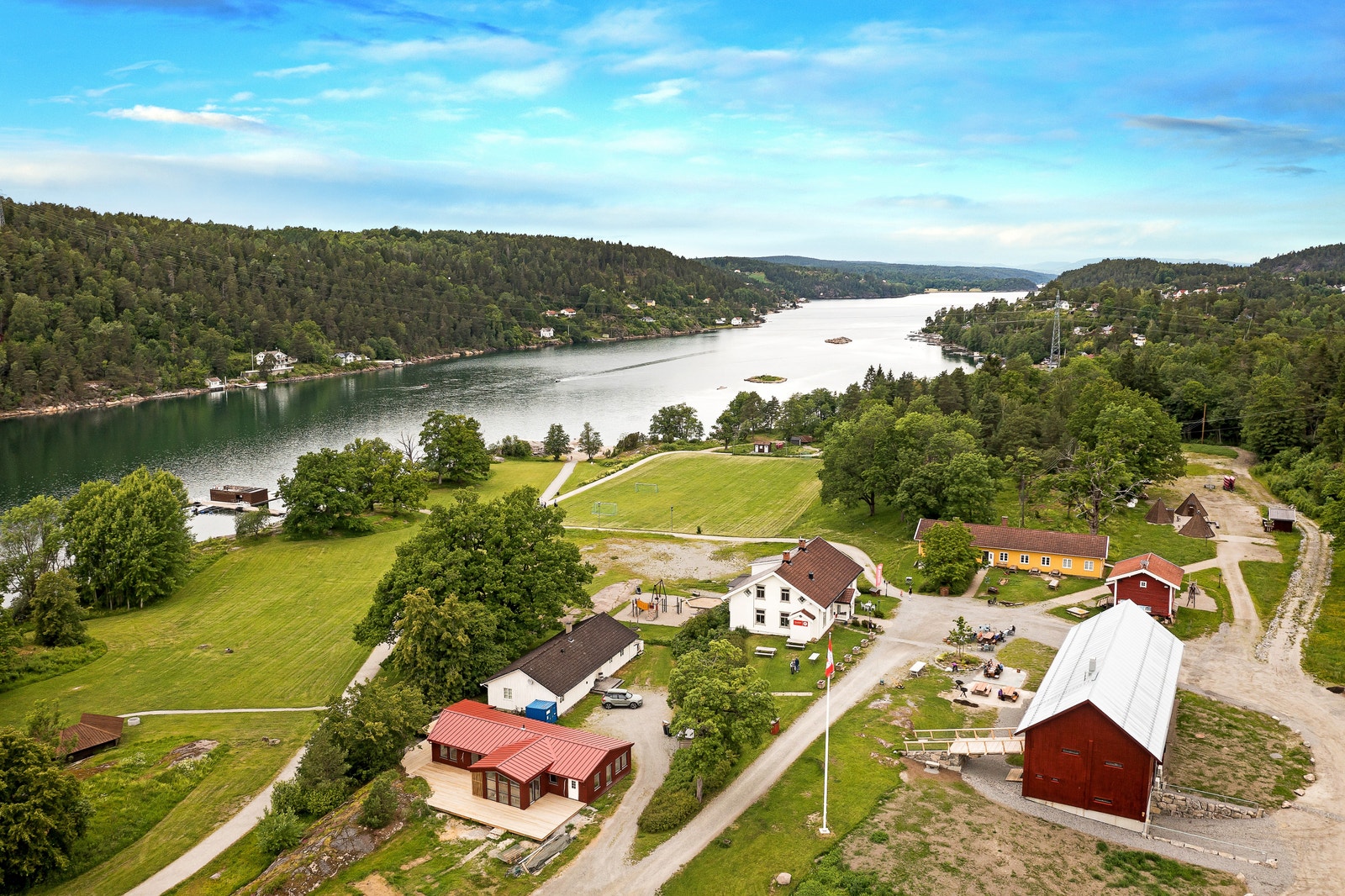DNT Breivoll Gård ligger også her på Vinterbro - Åpen hytte - Barnas gård og gårds kafé. Galleribilde