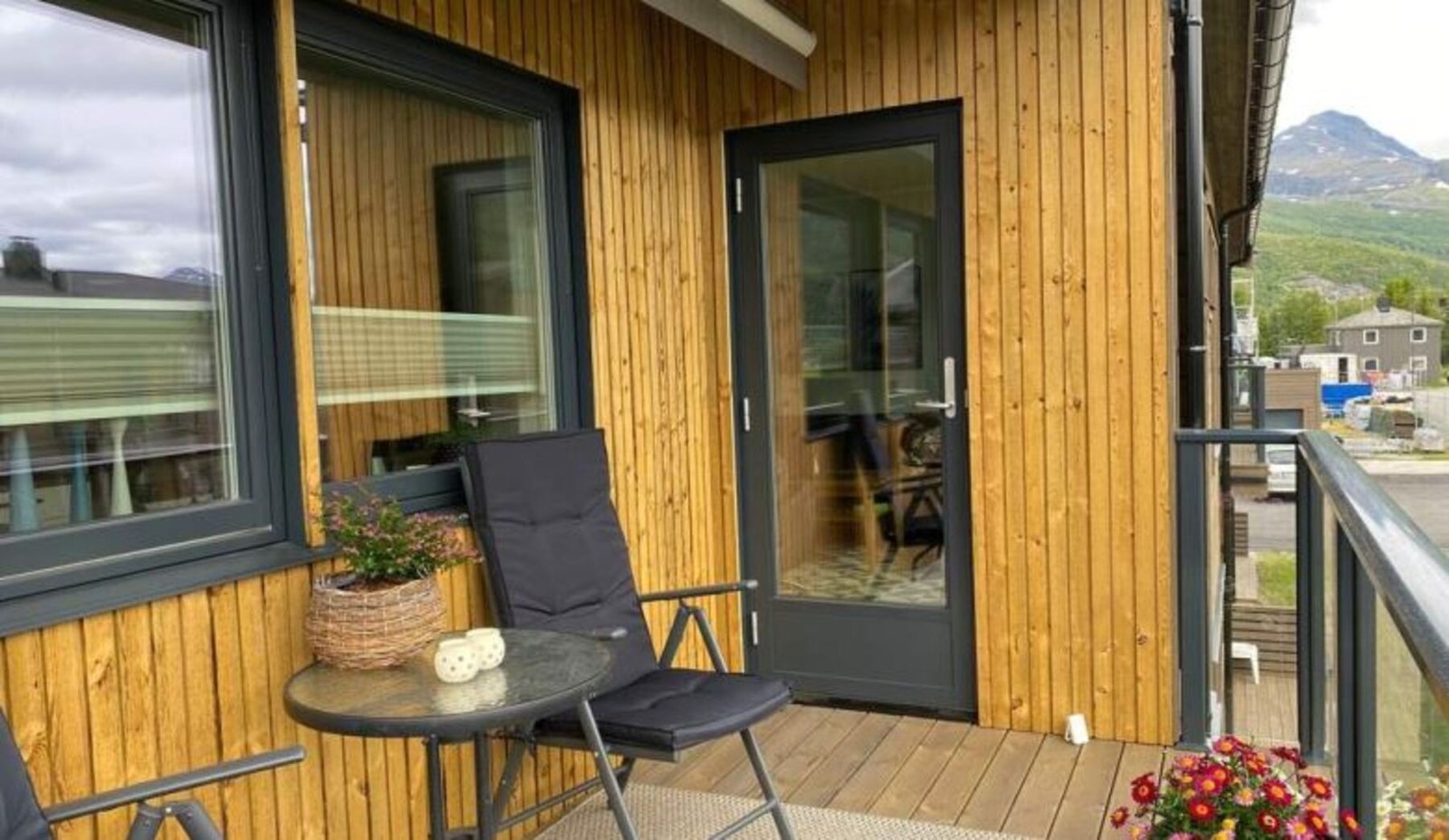 Balkong - leiligheter i 2 etasje. Galleribilde