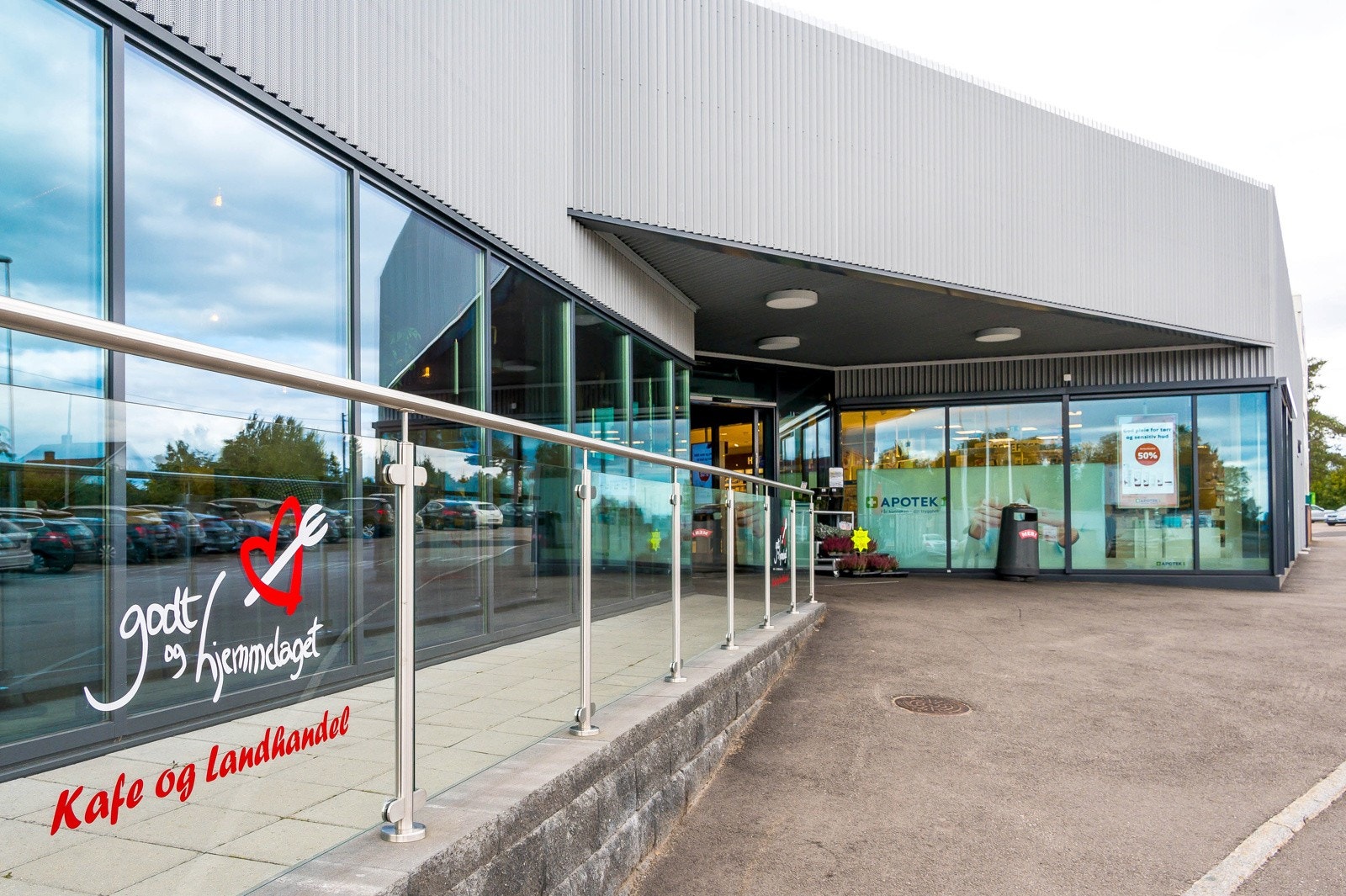 Holmestrand har det meste du trenger til både hverdag og fest - og en pust i bakken Galleribilde