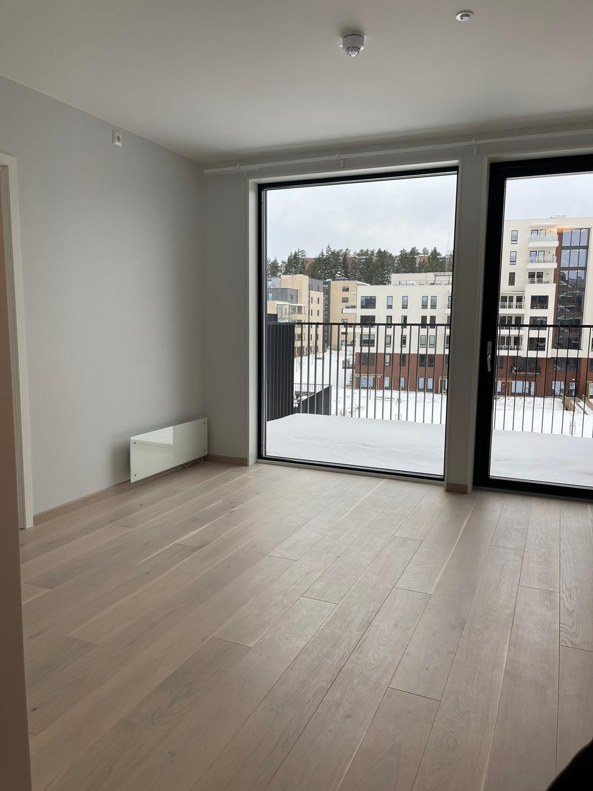 STUE, EKSKLUSIV, ENSTAVS PARKETT I HELE LEILIGHETEN Galleribilde