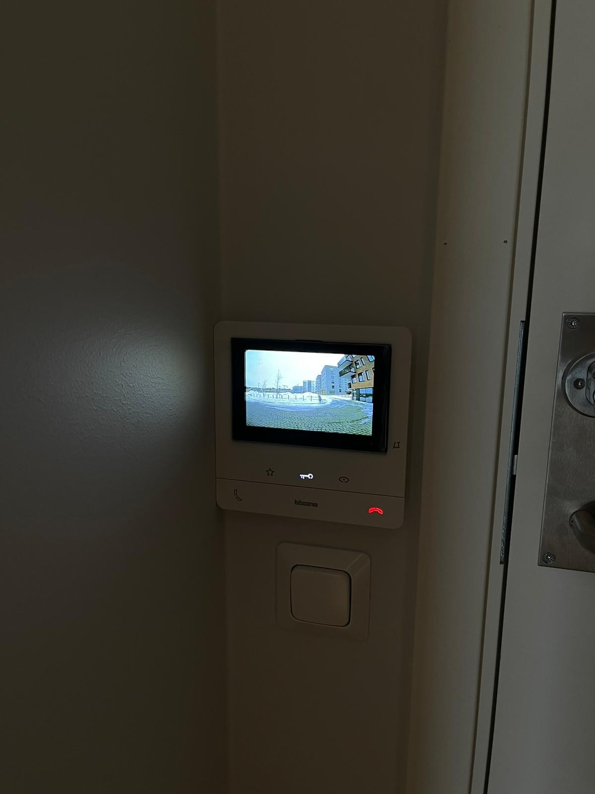 DIGITALT DØRANELGG MED KAMERA Galleribilde