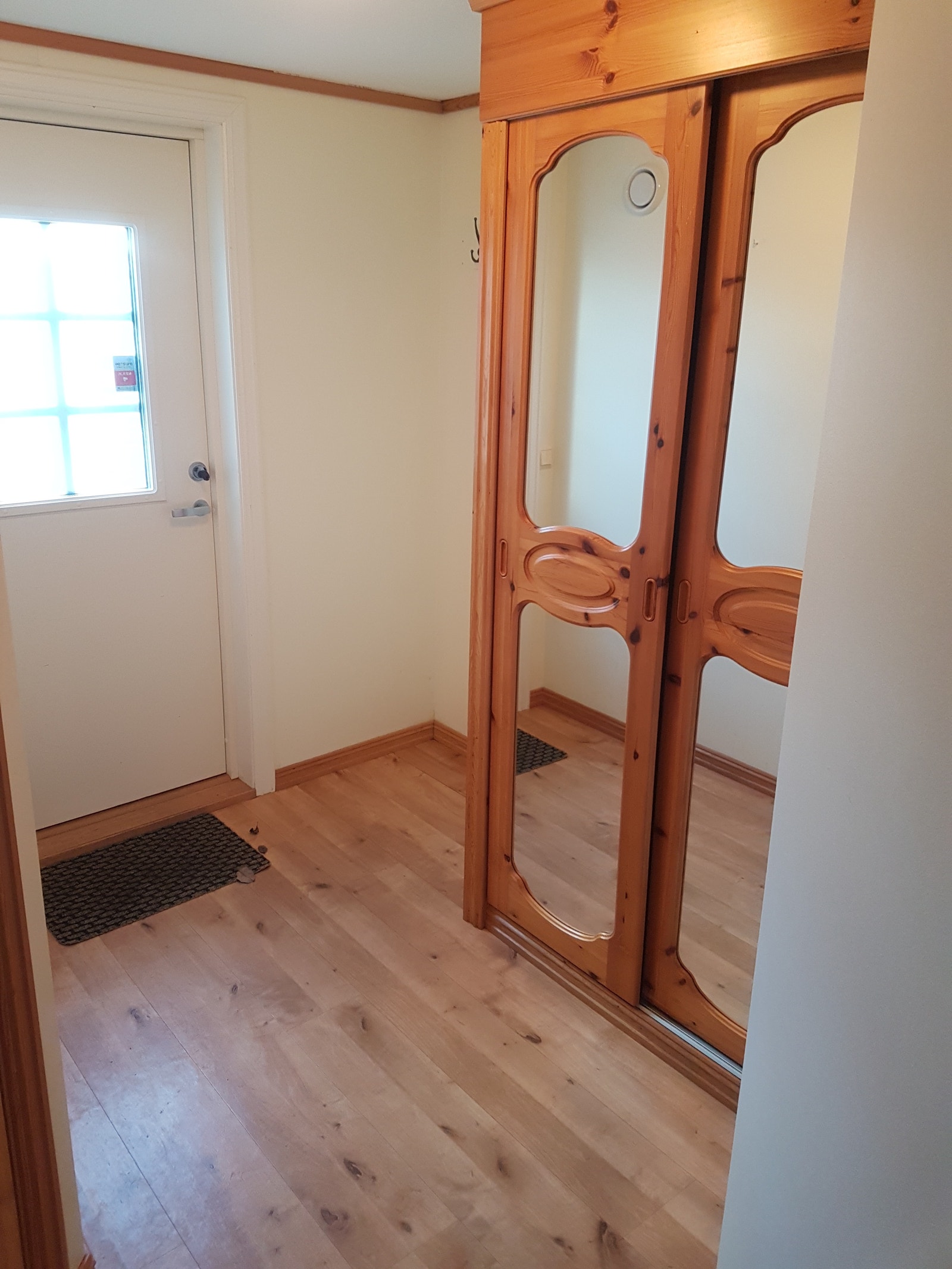 Garderobe i gang Galleribilde