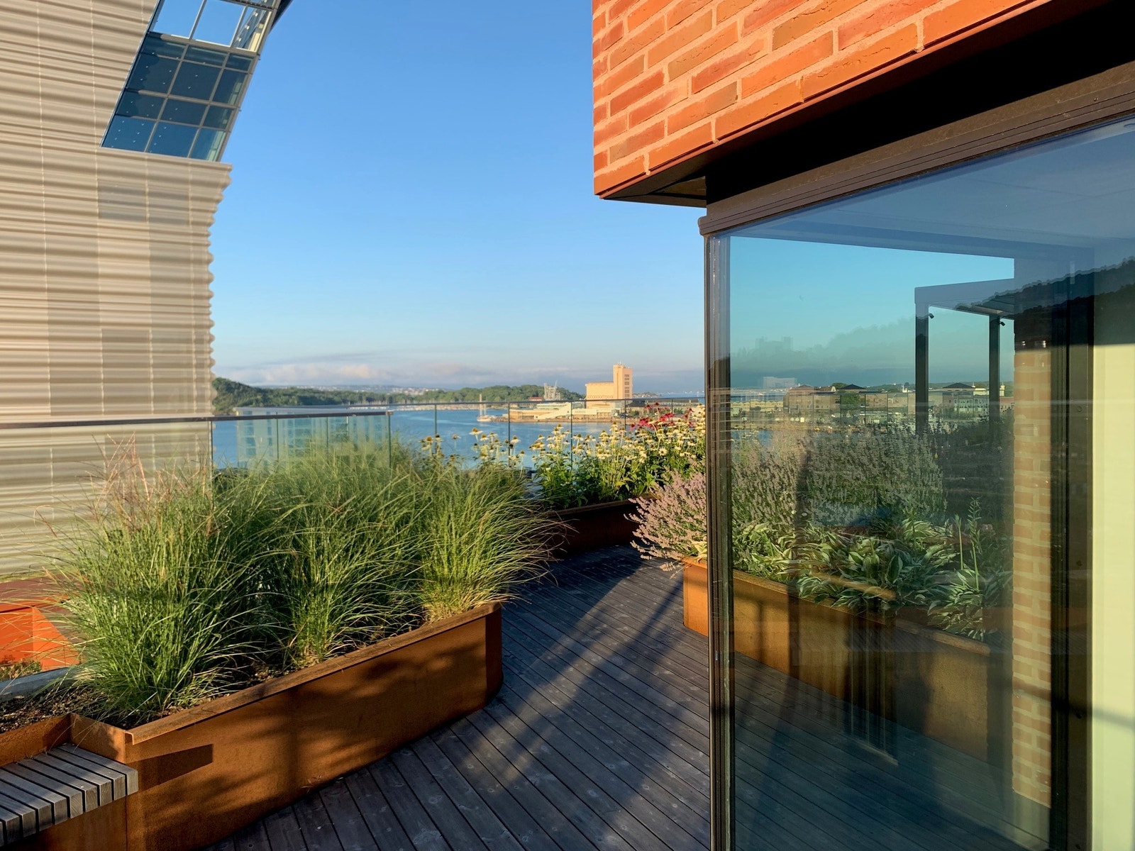 Felles takterrasse - bare én etasje opp fra leiligheten Galleribilde