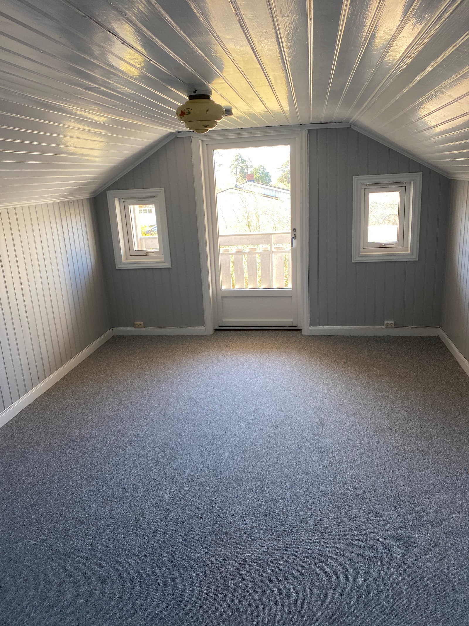 Stort soverom i 2.etg med utgang til balkong Galleribilde