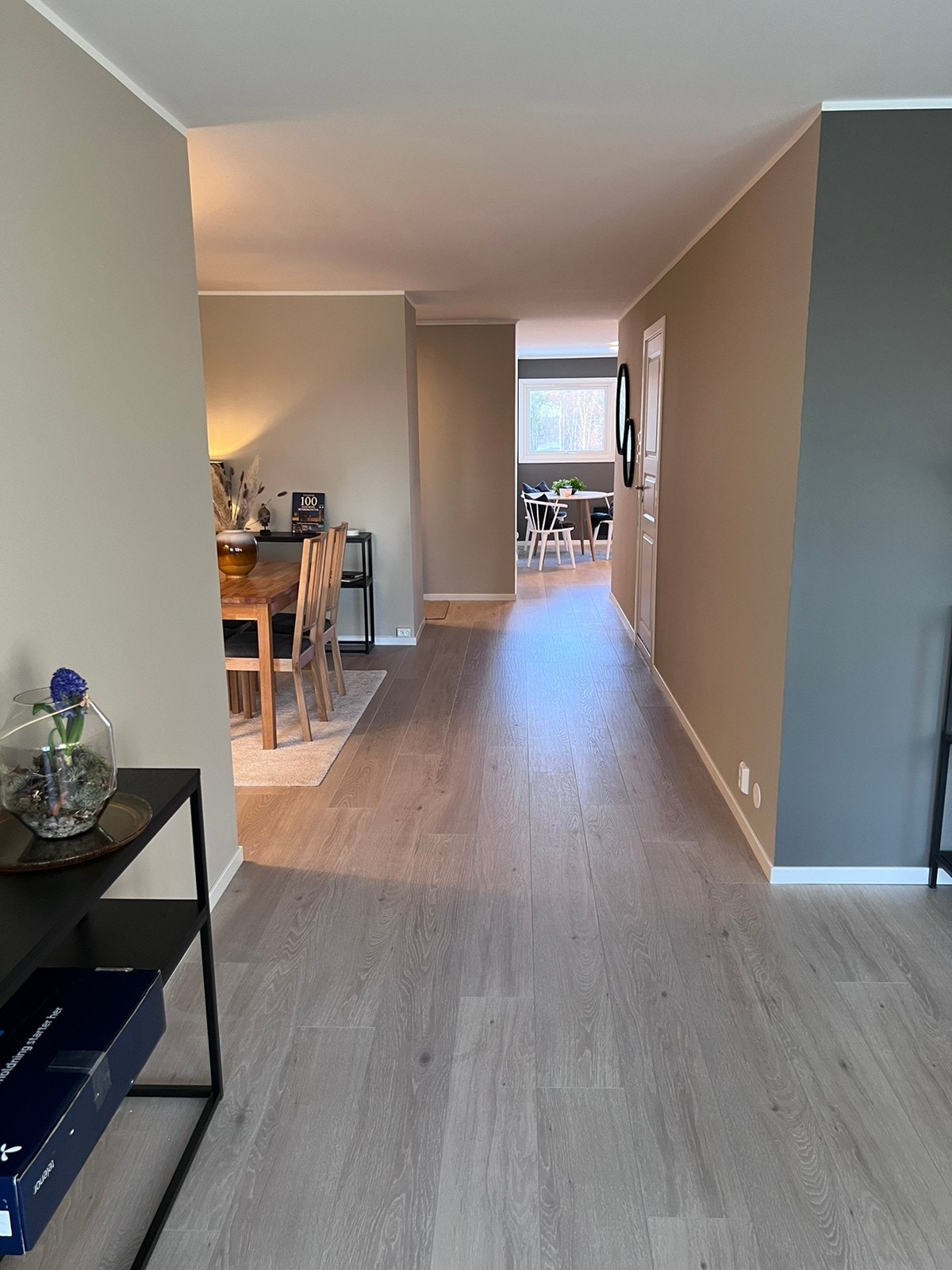 Lys og gjennomgående leilighet Galleribilde