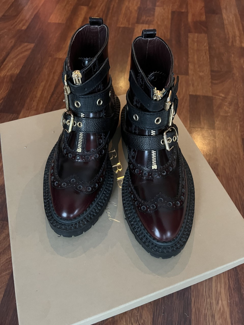 Burberry everdon brogue detailed ankle boots storrelse 35 5 FINN torget