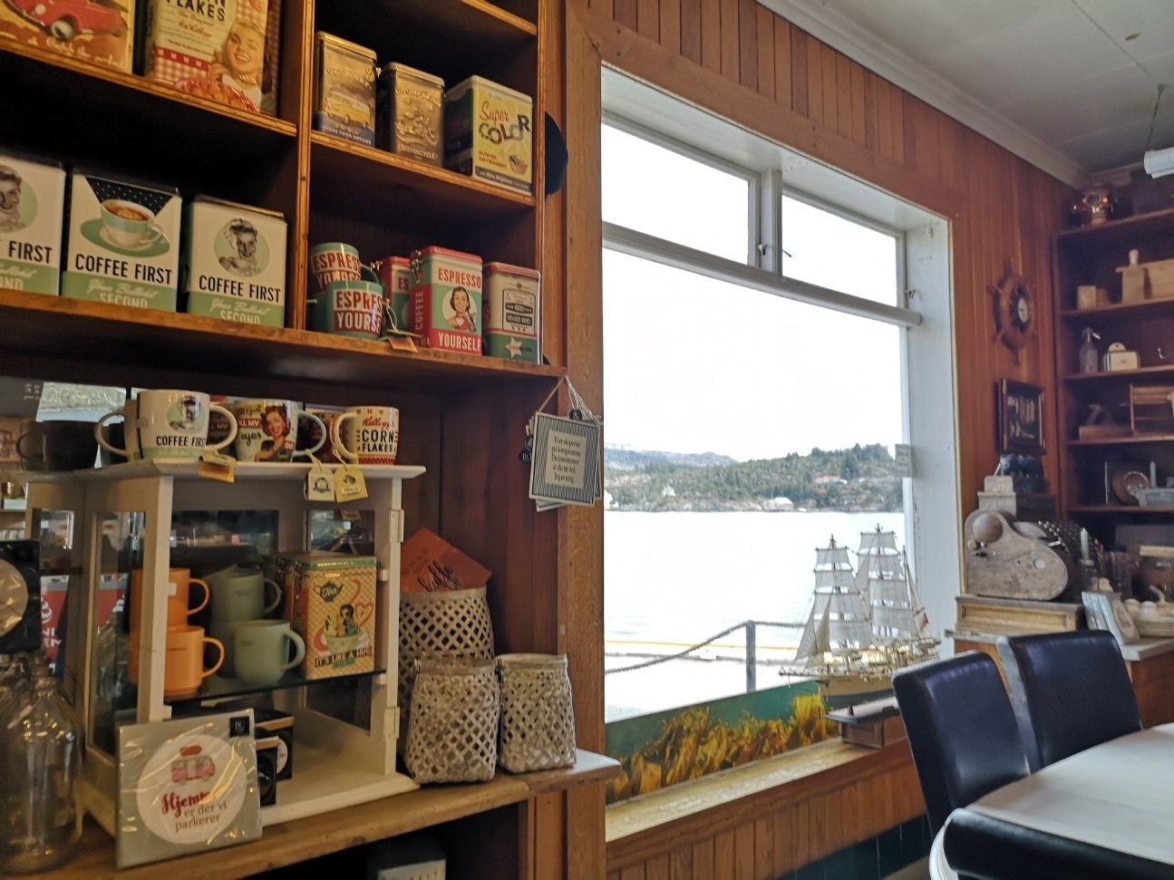 Utsikt mot Døscherholmen fra Glesvær Kafé Galleribilde