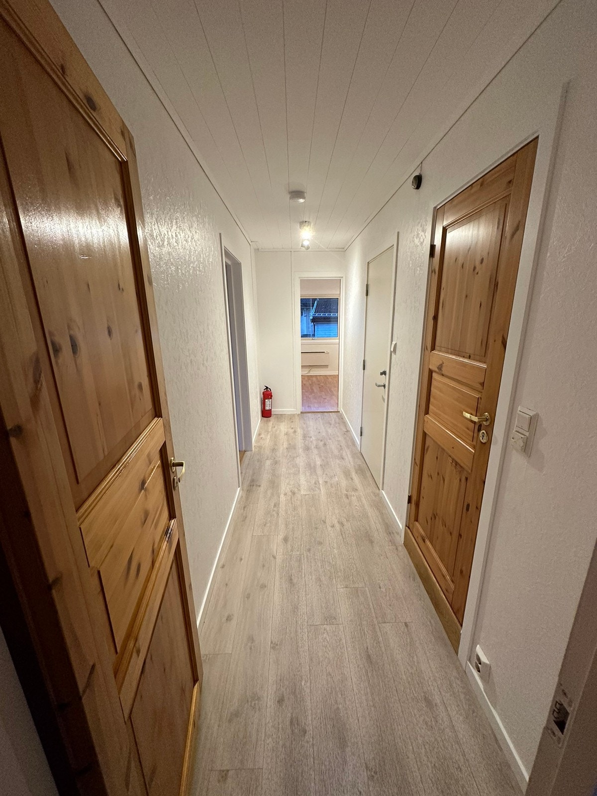 Gangen - Nymalte vegger og tak Galleribilde