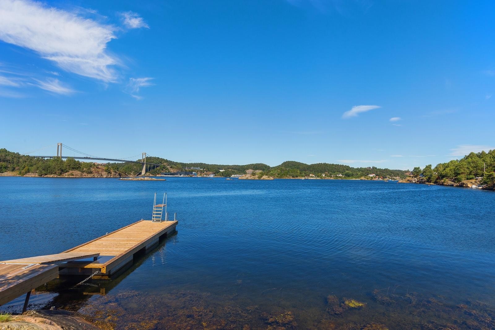 Felles brygge med bademuligheter. Galleribilde