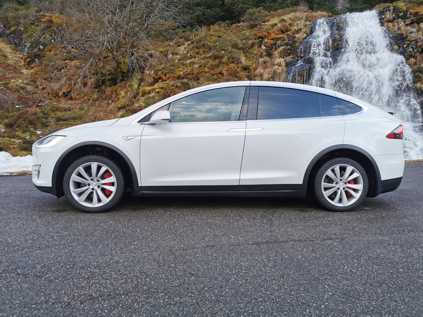 Tesla Model X 7