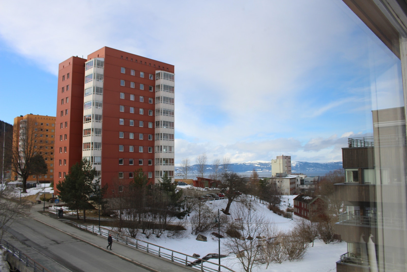 Fjordutsikt fra kjøkken og stue Galleribilde