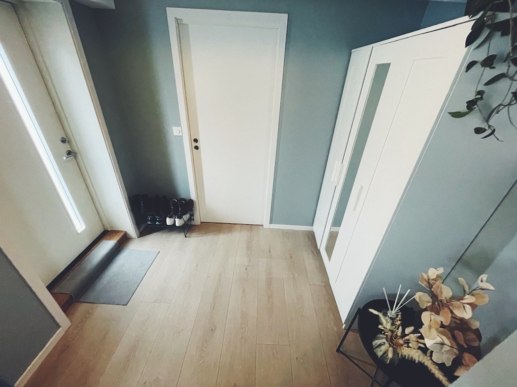 Gang med skap Galleribilde