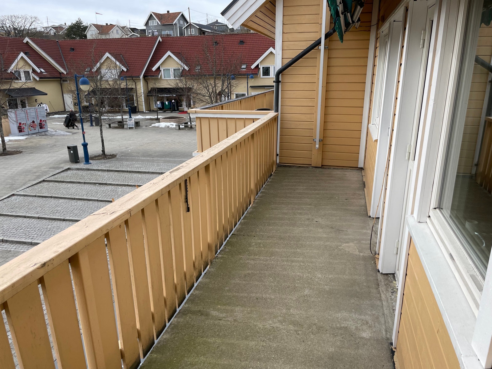 Stor terrasse med sol fra morgen til sent kveld. Galleribilde