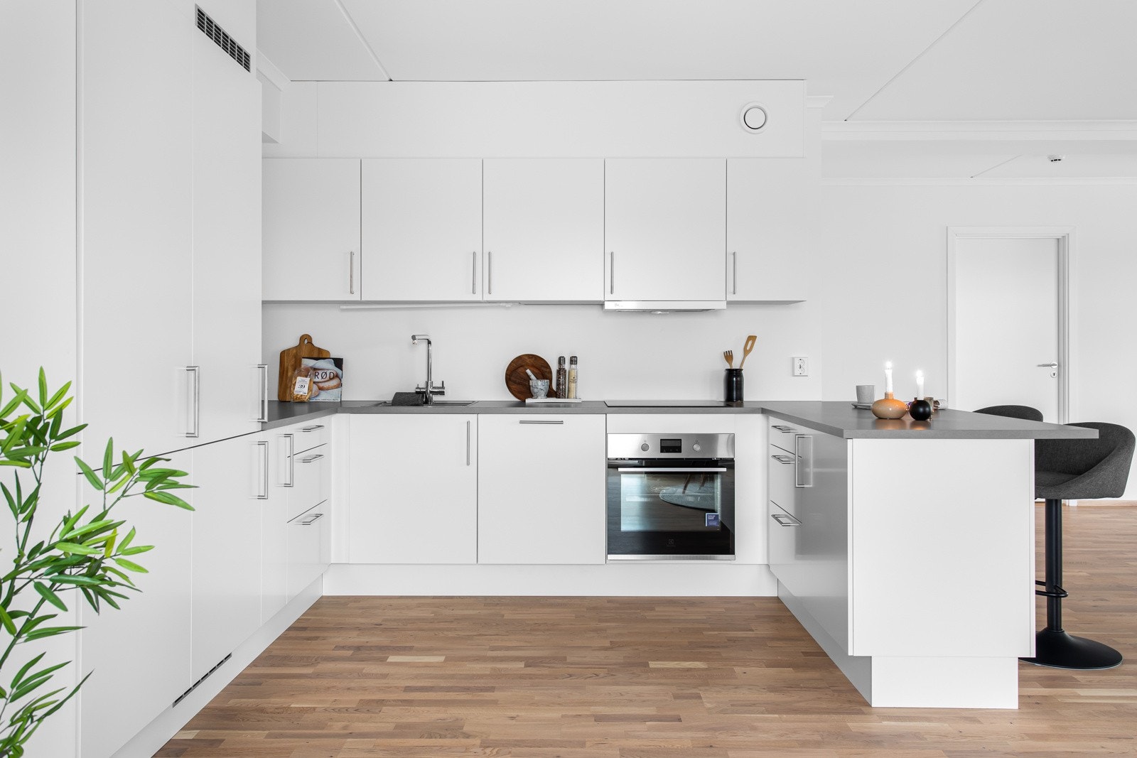 Leilighet 23 i bygg 2 er stylet og fotografert. Disse bildene er fra denne leiligheten og viser standardleveransen. Galleribilde