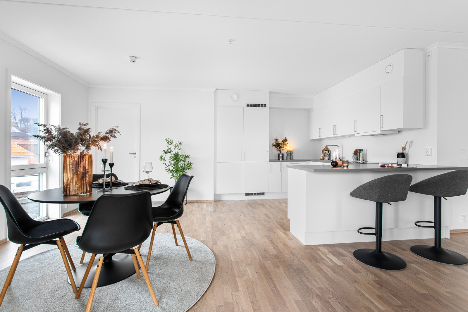 Leilighet 23 i bygg 2 er stylet og fotografert. Disse bildene er fra denne leiligheten og viser standardleveransen. Galleribilde