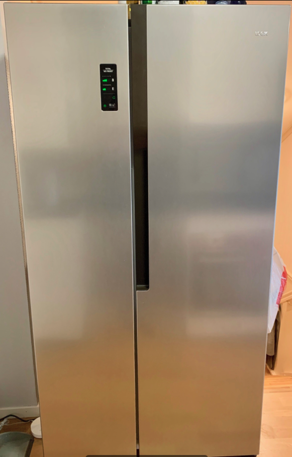 God plass i stort kjøleskap med egen stor frysedel (en hylle til hver, så vet alle hva som er hvem sitt:) Galleribilde