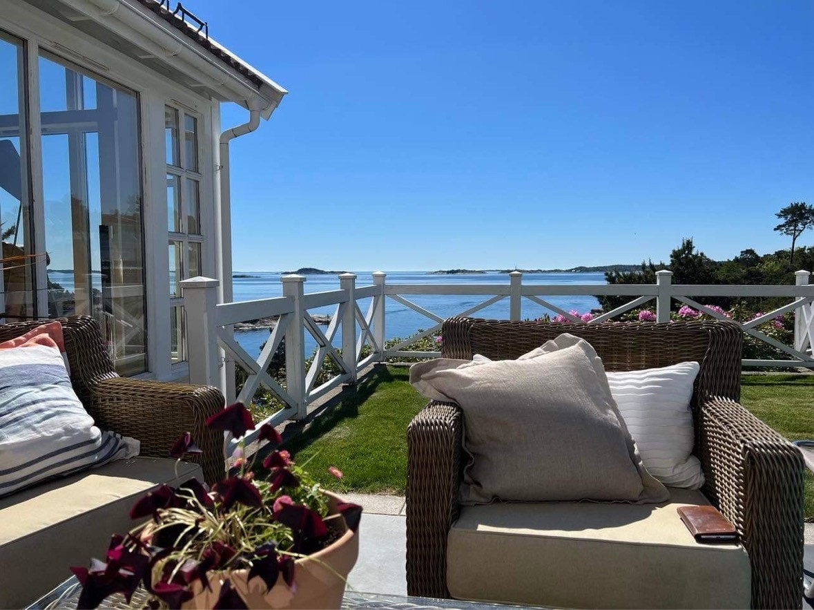 Uteplass foran huset Galleribilde