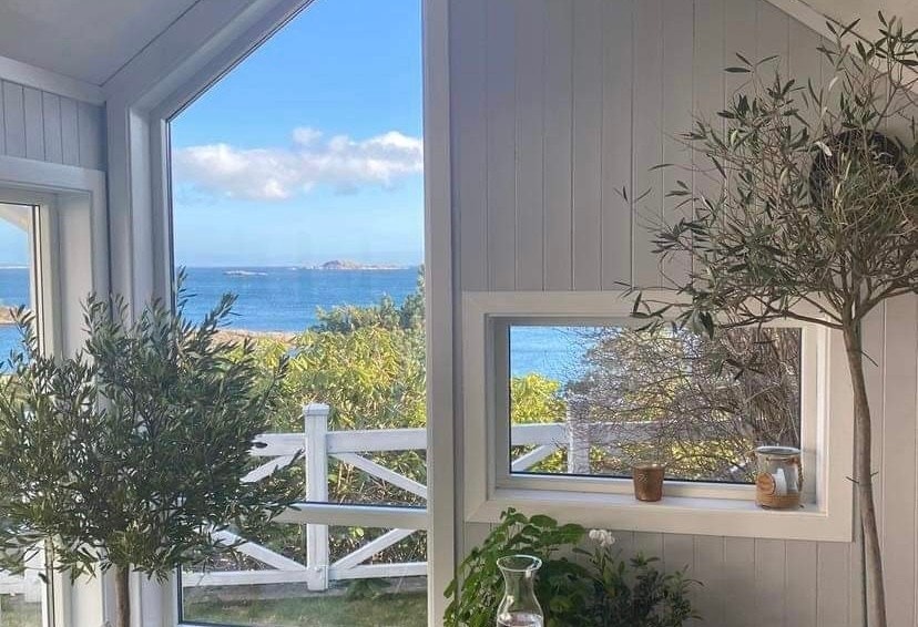 Idyllisk hagestue Galleribilde