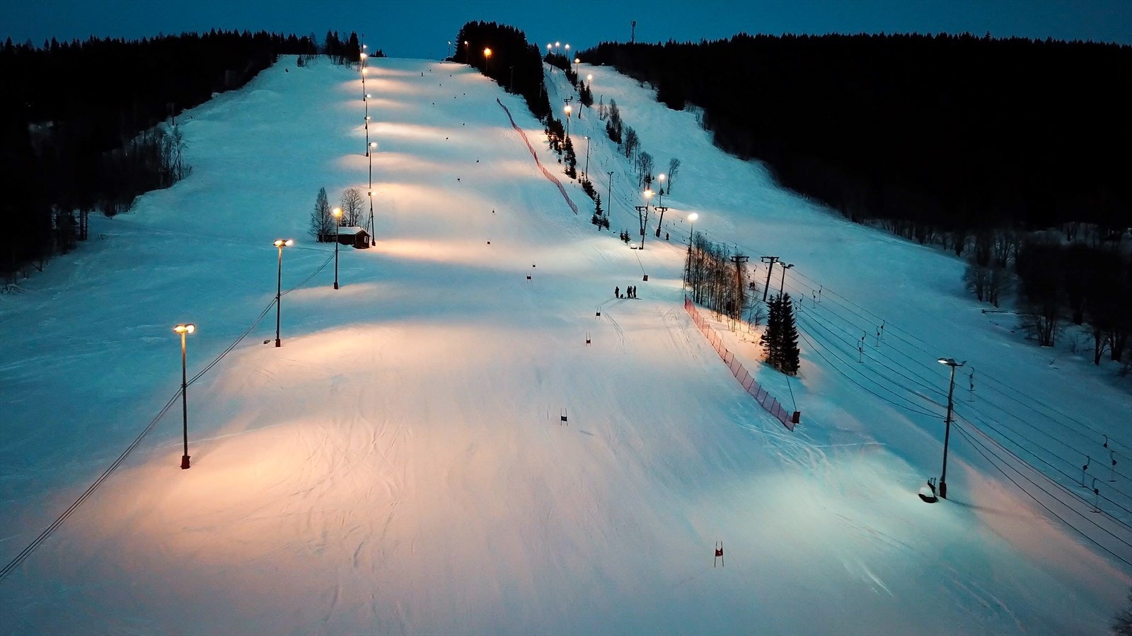 Hurdal skisenter ligger kun 5 minutter unna med bil. Her er det 11 nedfarter fordelt på 3 heiser. Galleribilde