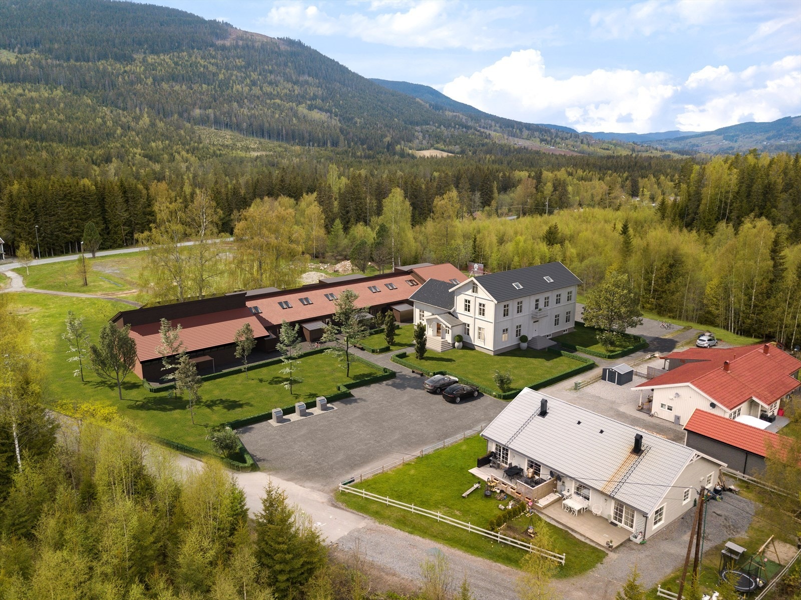 Området er under utvikling og Strømmen skole (teglsteinsbygningen) skal på sikt renoveres og gjøres om til leiligheter. Dette blir et flott løft for området. Illustrasjonsfoto. Galleribilde