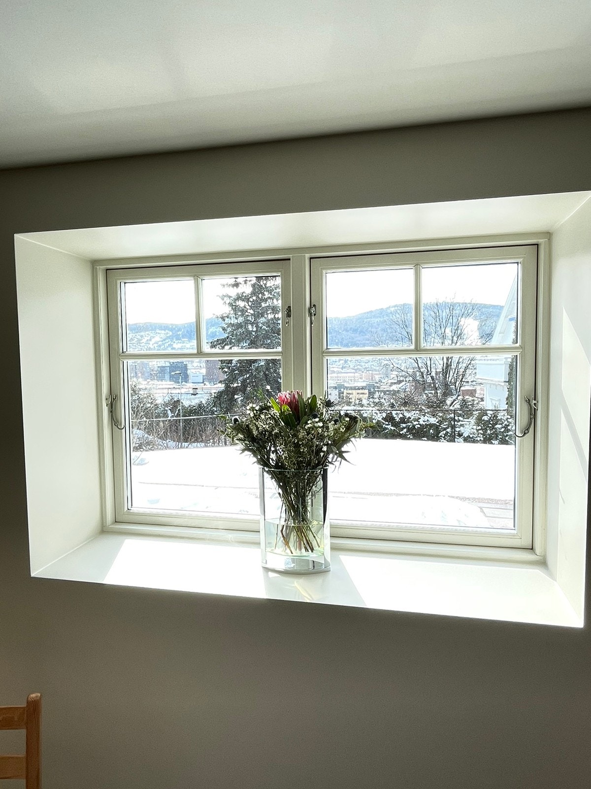 Fantastisk utsikt over Drammen by fra kjøkkenet/spiseplass Galleribilde