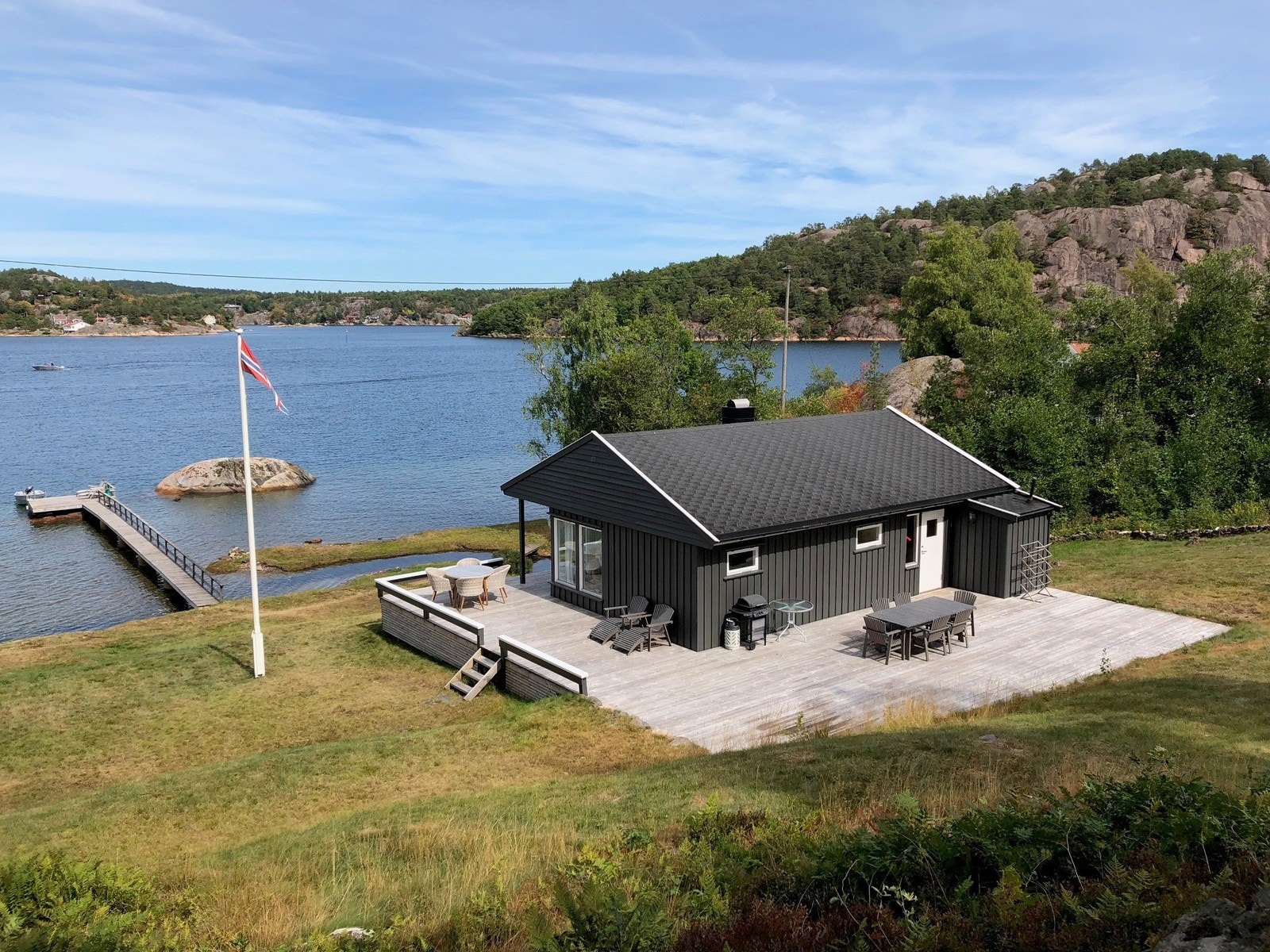 Fasade 4 og terrasse Galleribilde