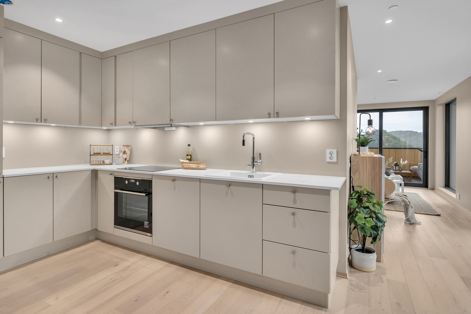 God oppbevaringsplass i kjøkkenet Galleribilde