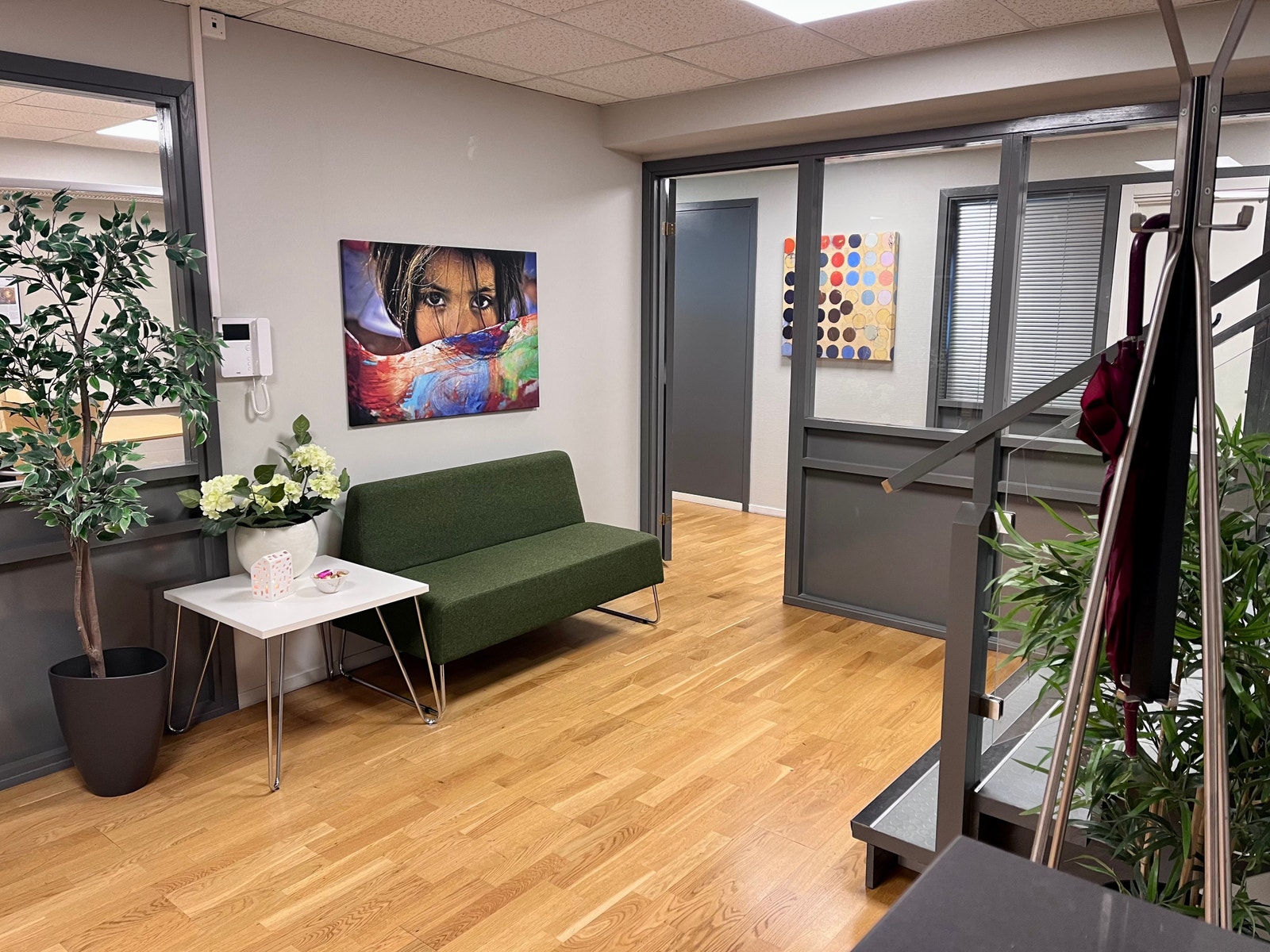 Inngangsparti fra kjøkkendisk Galleribilde