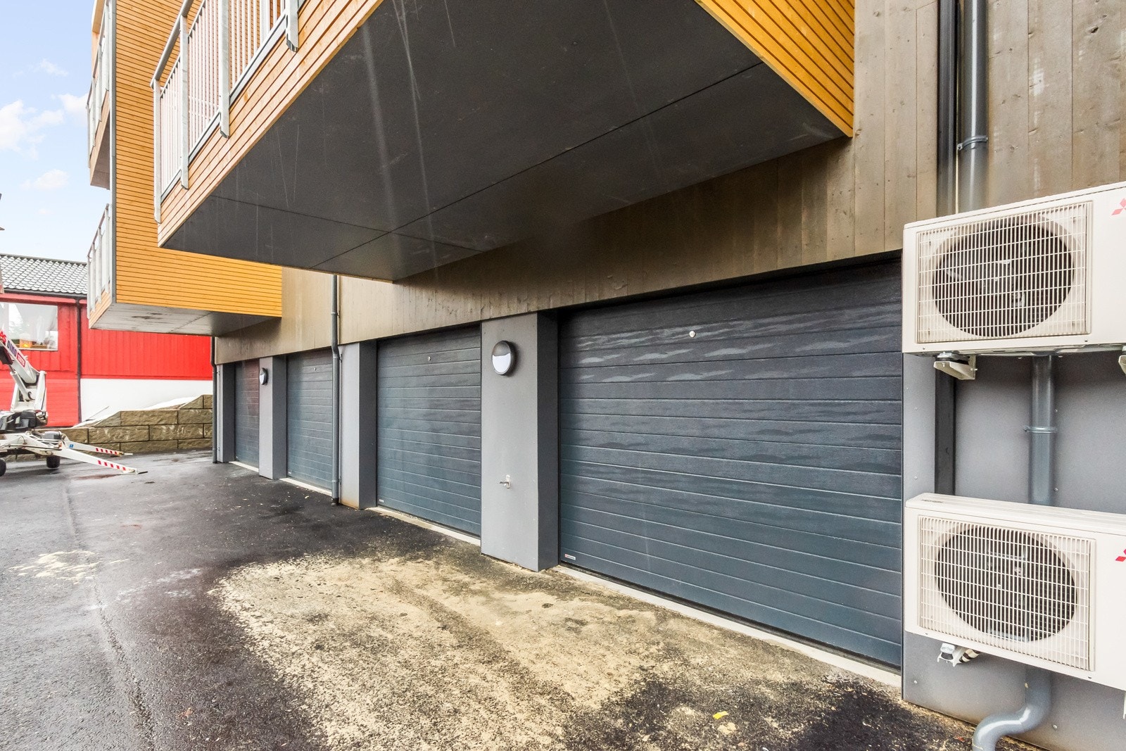 Alle leiligheter har egen garasjeplass. Galleribilde