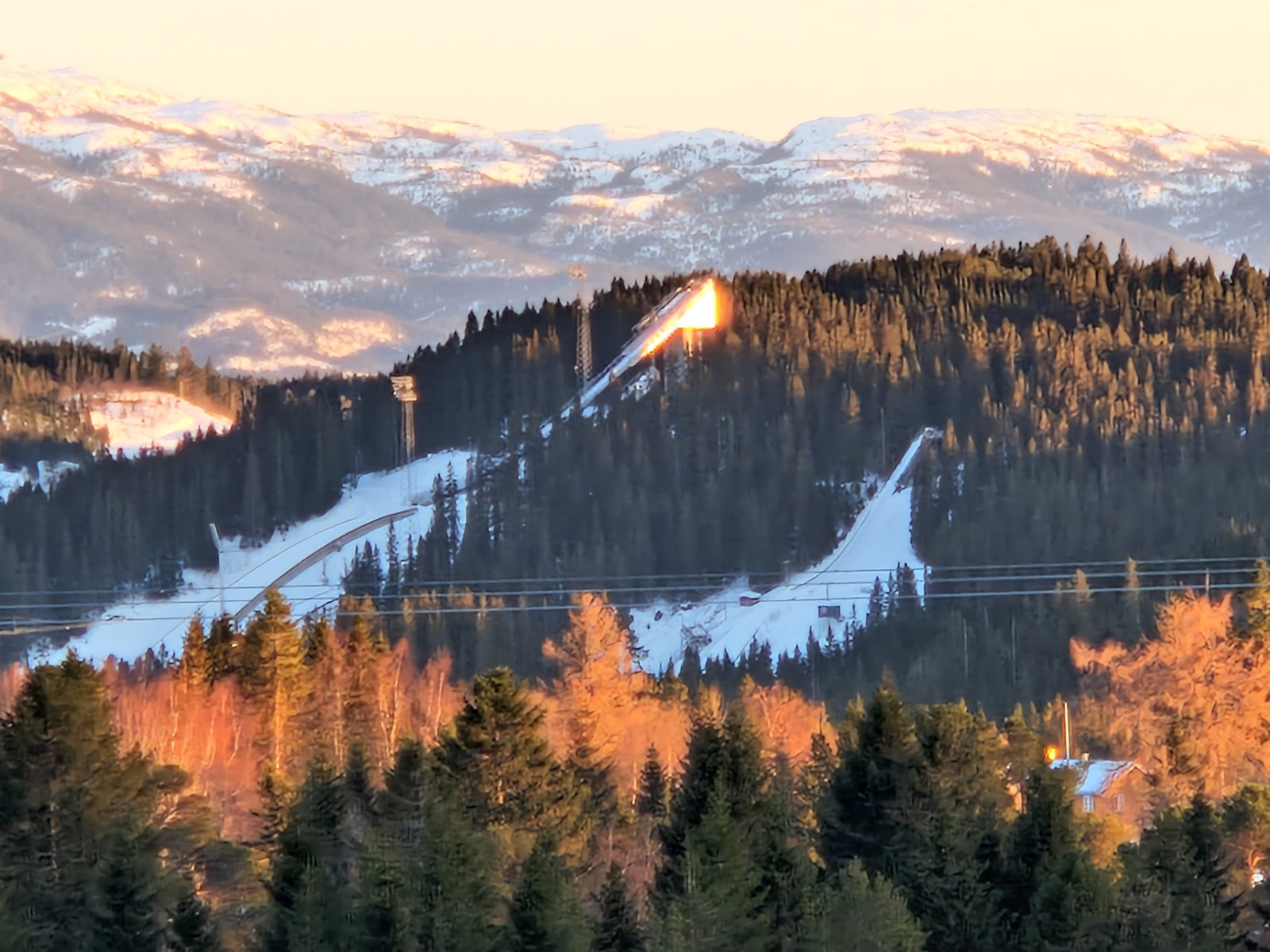 Granåsen skianlegg sett fra Lian, ved Dovreheimen Lodge Galleribilde