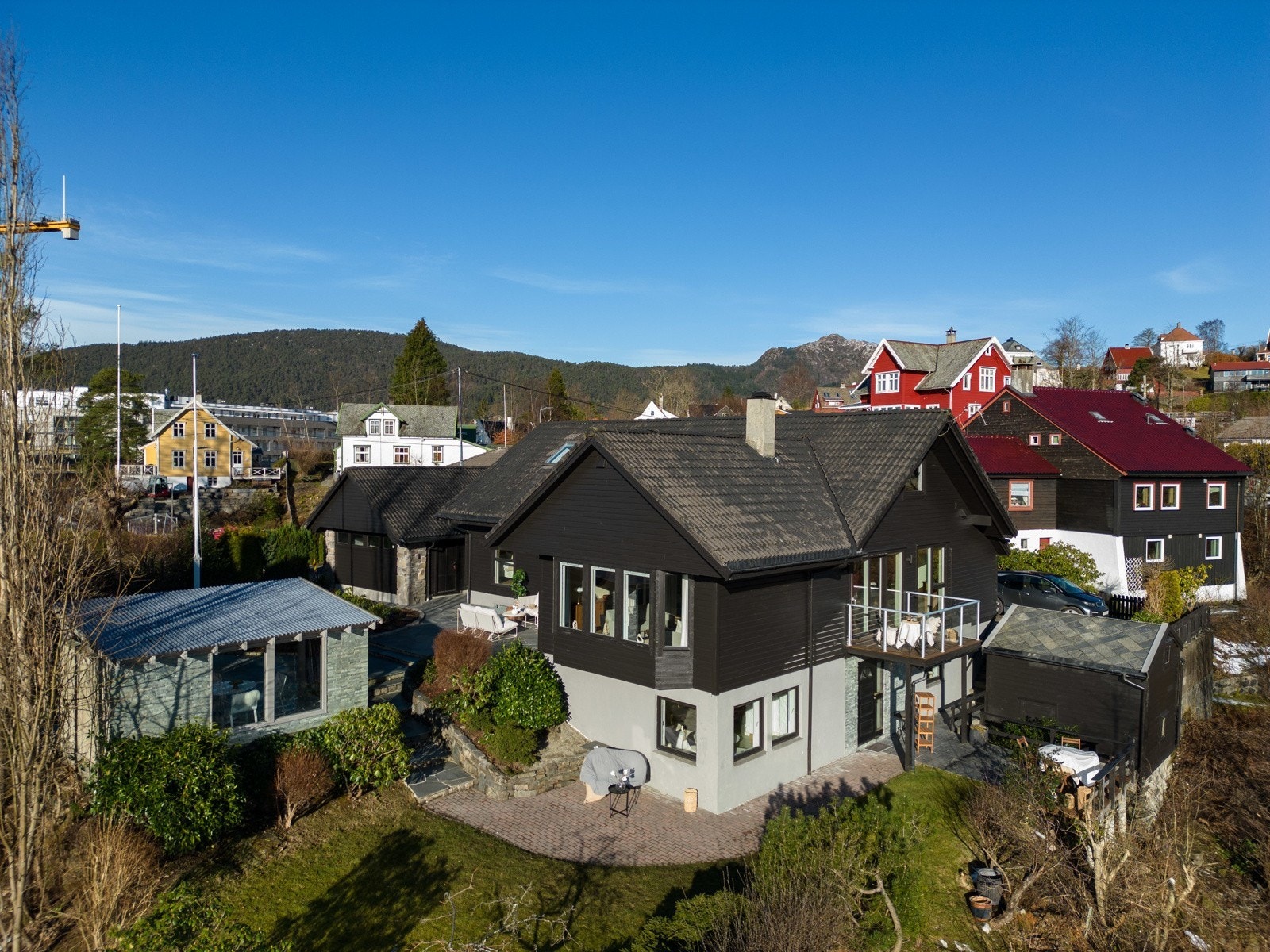 Sokkelleilighet med uteplass Galleribilde