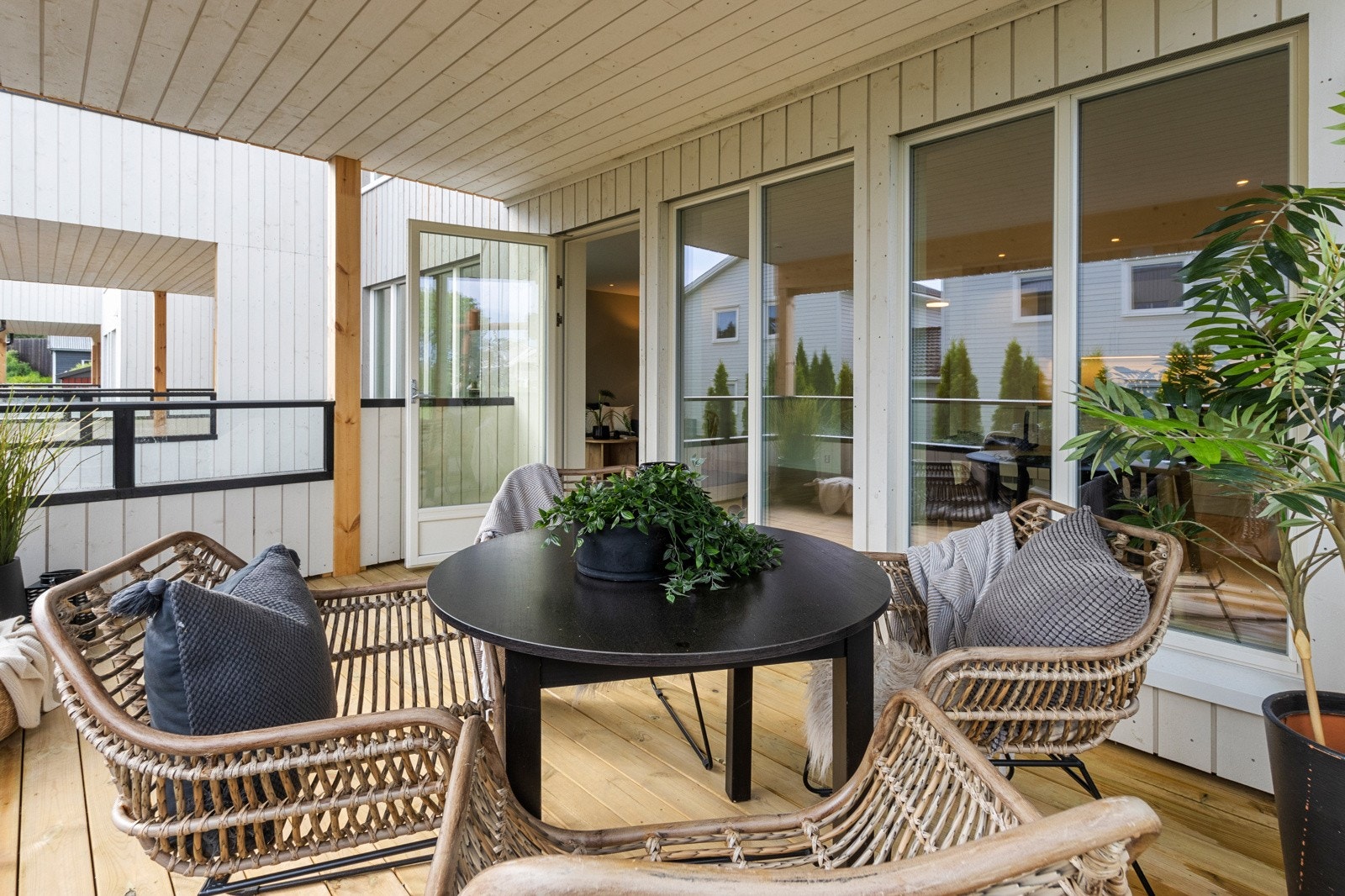 God plass til både grill og utemøbler. Galleribilde
